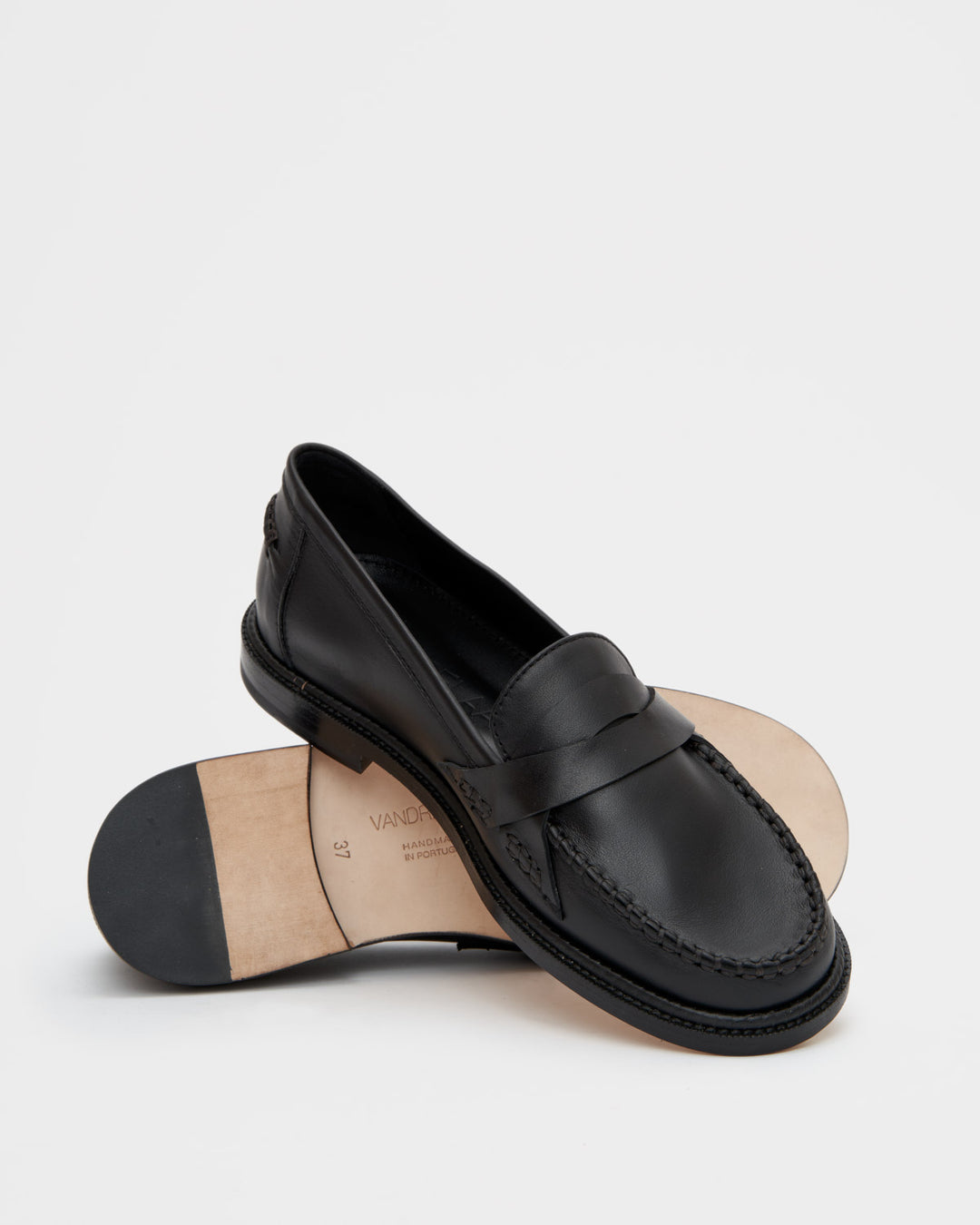 The Ultimate Guide to Women's Leather Loafers: Style, Comfort, and Shopping Tips