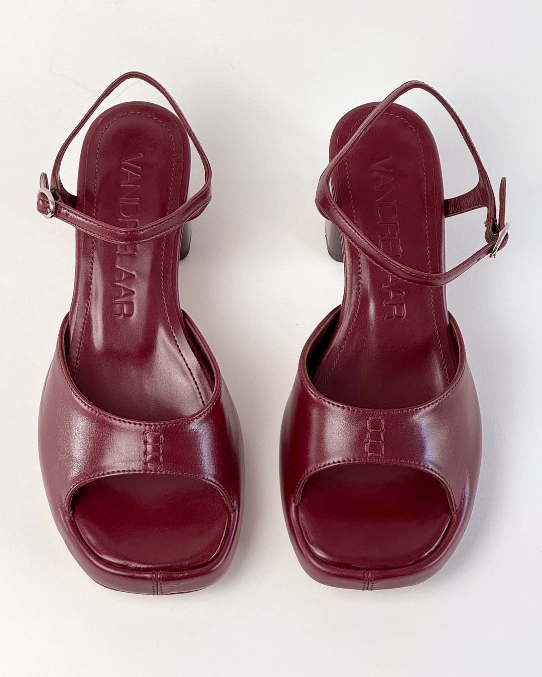 Joni Sandal, Cherry Leather