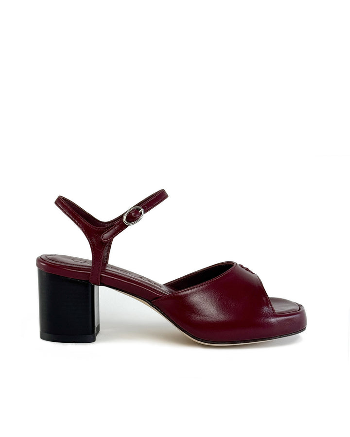 Women's mid-heel block heel open toe sandal with a concealed hidden platform of 2cm (3/4 inch) height and a stacked effect sturdy block heel of 6.5cm (2 3/4 inch) height. The elegant, minimal and timeless sandals comes with a dainty ankle strap that is elasticated to provide additional comfort. The insole is cut to a square toe shape and is fully padded for ultimate all-day comfort. This is the perfect 90's inspired cool girl sandal to wear all spring summer! Made from premium cherry burgundy leather.