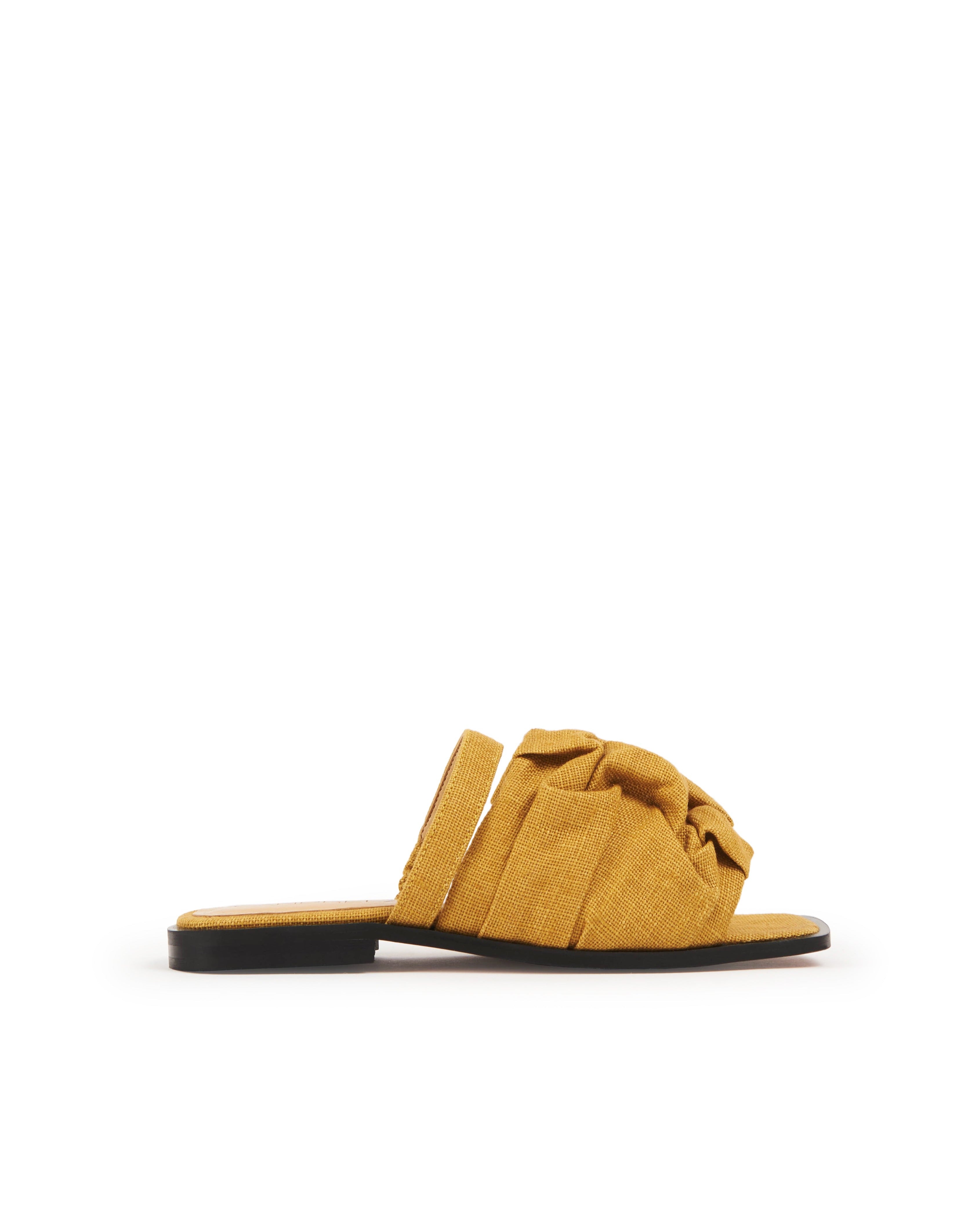 auprès | Varda Soleil - Yellow leather slide sandals